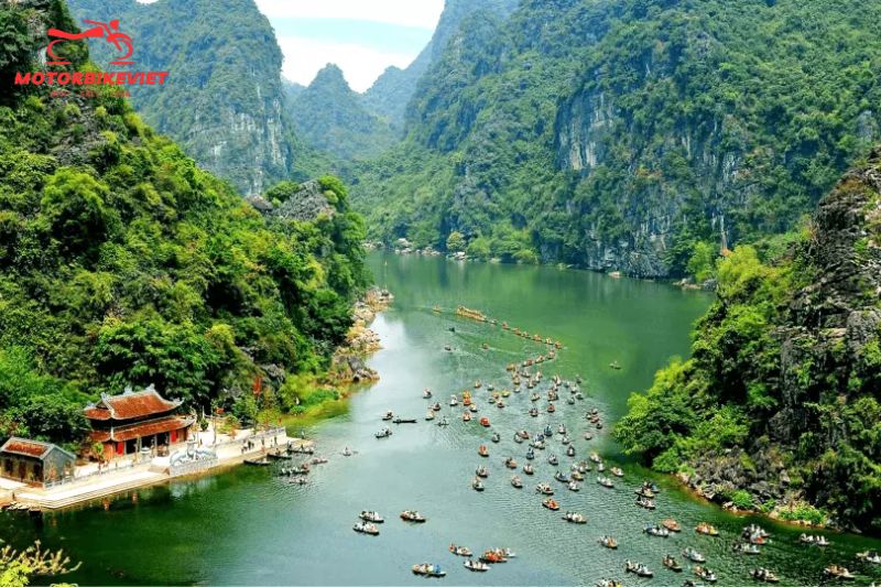 Hoa Lu and Trang An 1 day trip