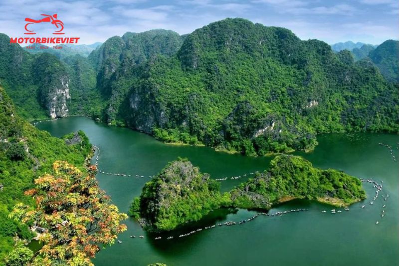 Trang An and Bai Dinh day tour [Best price]