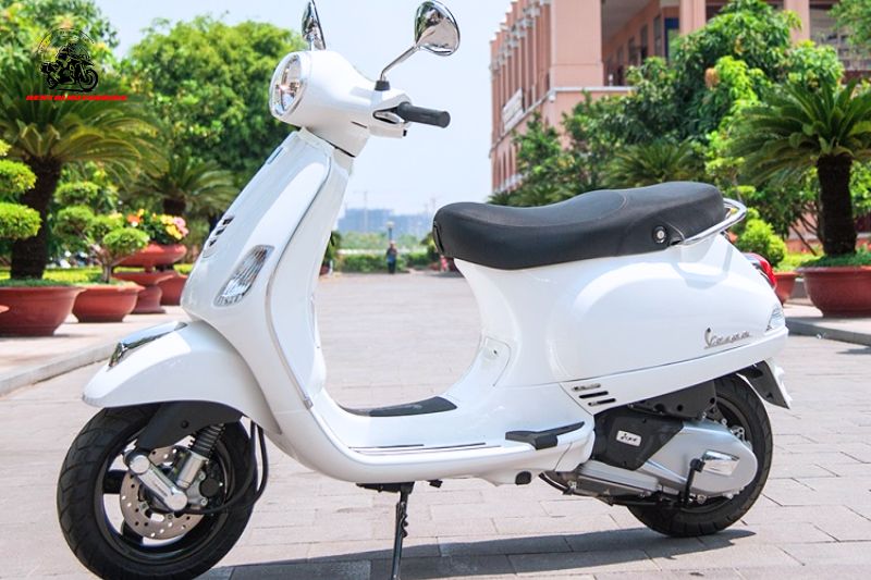 The Vespa LX 125 perfectly embodies the essence of Vespa