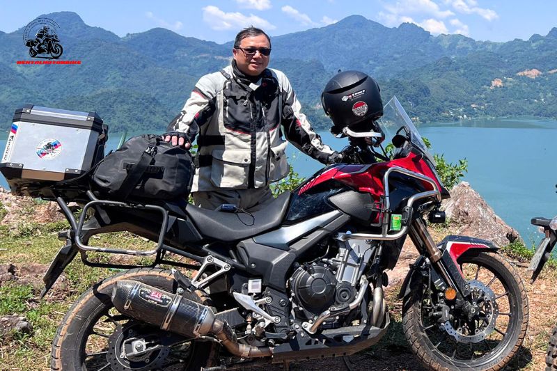 The Honda CB500X has a typical adventure touring design