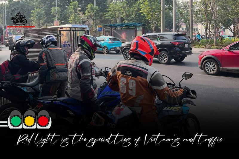 Red light is the specialties of Vietnam's road traffic