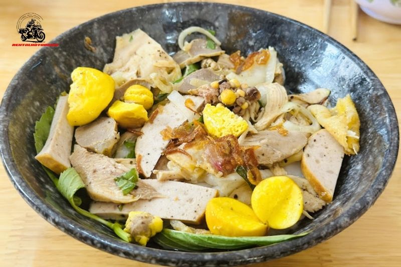 “Banh uot long ga” is a unique combination