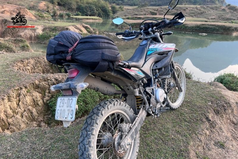 Fix a loose motorcycle chain while riding