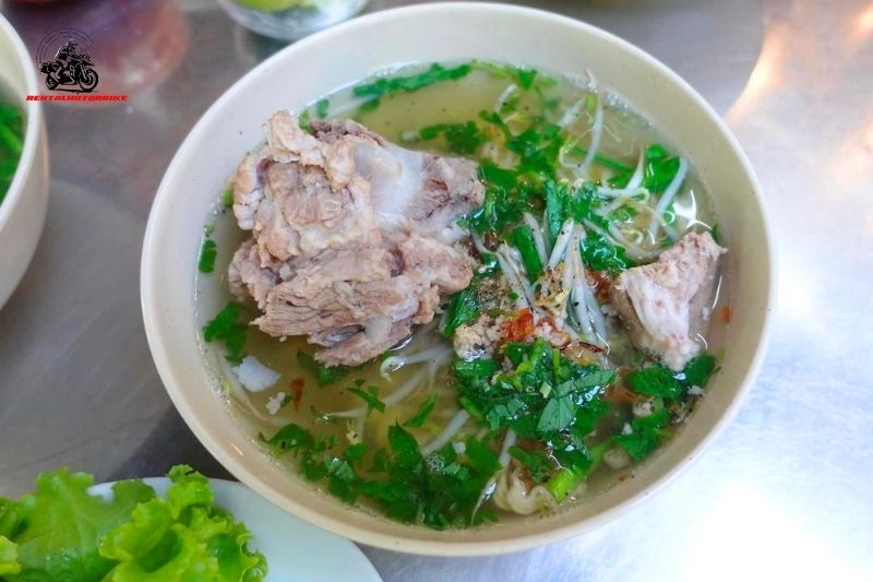 Hu tieu go is simple but conquers diners