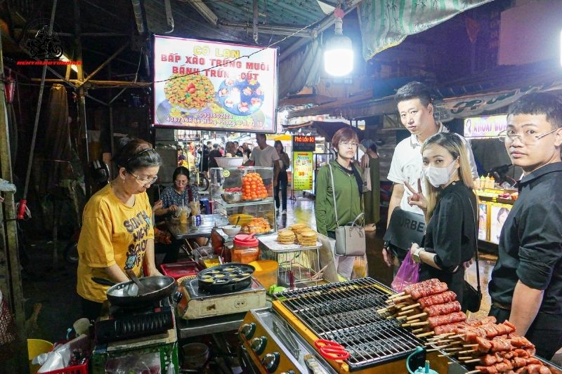Ho Thi Ky Market has many delicious dishes