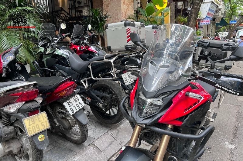 Rental Motorbike - Accompanying food lovers