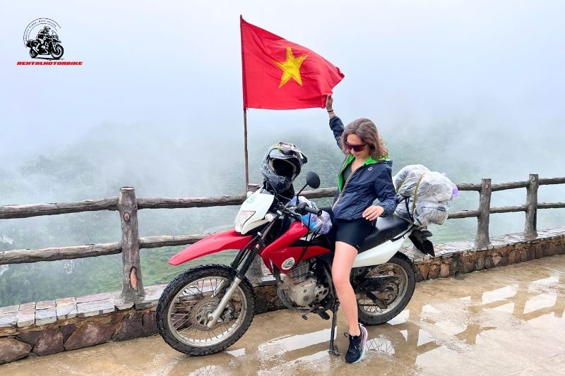 Hai Van pass road trip with motorbike rental