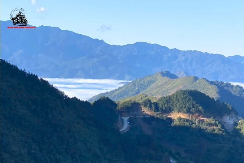 This journey is famous for the cloud hunting season at Ta Xua peak
